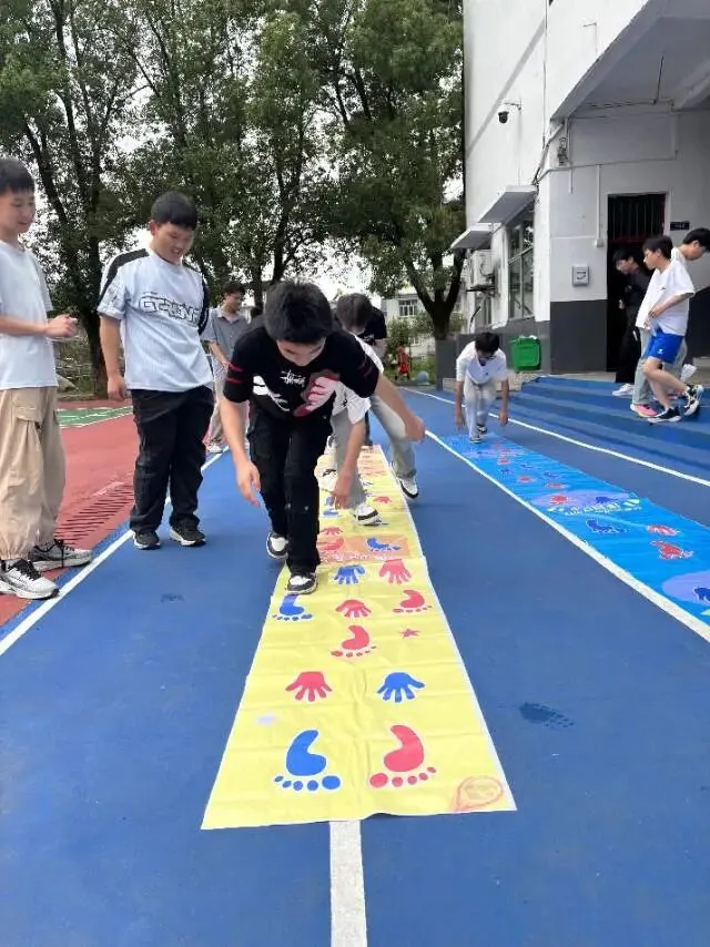 减压聚力 迎战中考——逸丹学校心理减压团辅活动 第19张 减压聚力 迎战中考——逸丹学校心理减压团辅活动 第19张