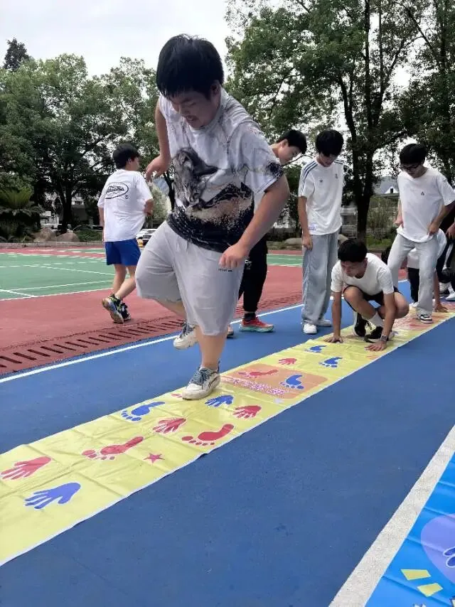 减压聚力 迎战中考——逸丹学校心理减压团辅活动 第20张 减压聚力 迎战中考——逸丹学校心理减压团辅活动 第20张