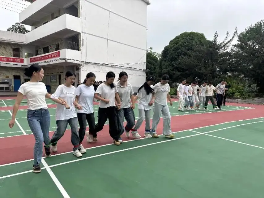 减压聚力 迎战中考——逸丹学校心理减压团辅活动 第32张 减压聚力 迎战中考——逸丹学校心理减压团辅活动 第32张