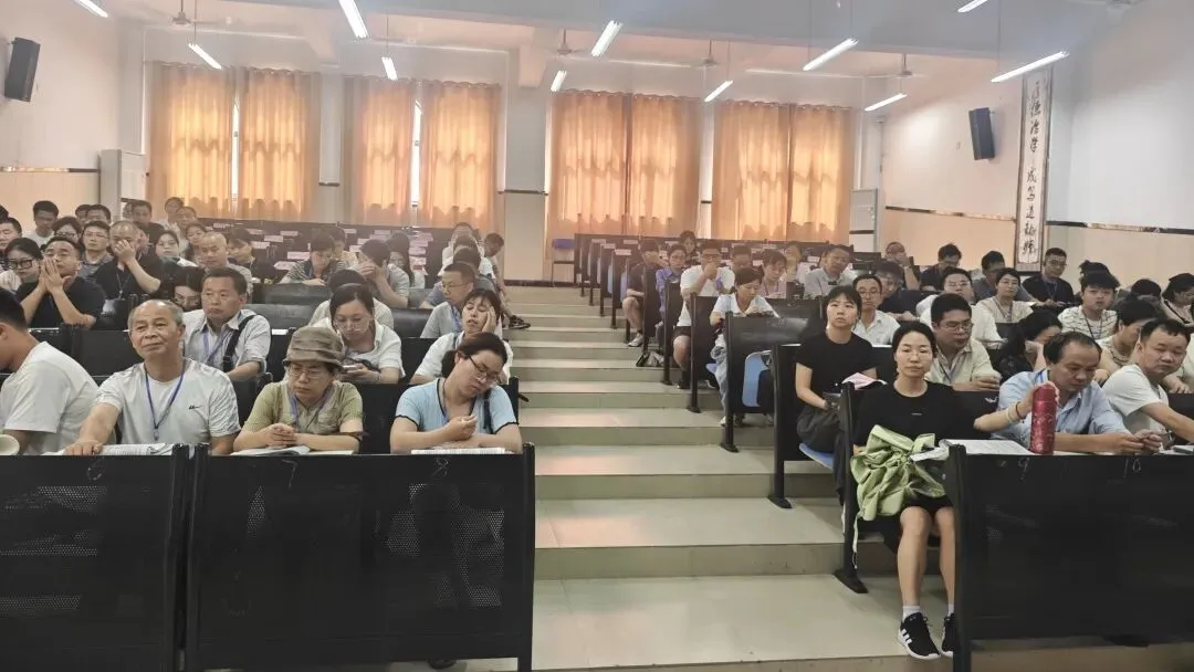 全真模拟砺锋芒 凝心聚力战高考--贞白中学举行2026届高三高考适应性 第3张 全真模拟砺锋芒 凝心聚力战高考--贞白中学举行2026届高三高考适应性 第3张