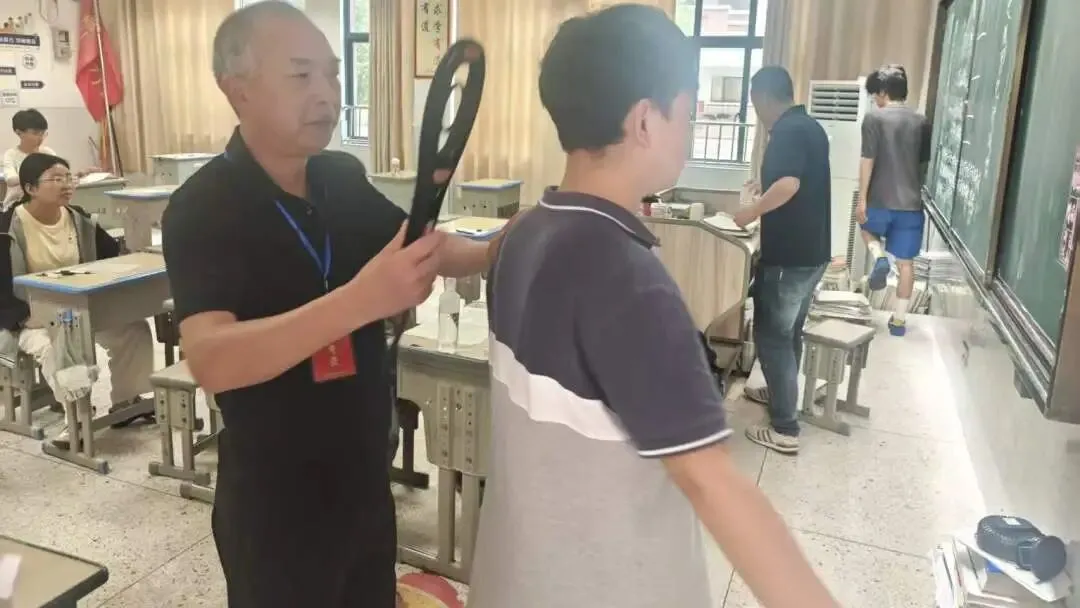 全真模拟砺锋芒 凝心聚力战高考--贞白中学举行2026届高三高考适应性 第5张 全真模拟砺锋芒 凝心聚力战高考--贞白中学举行2026届高三高考适应性 第5张
