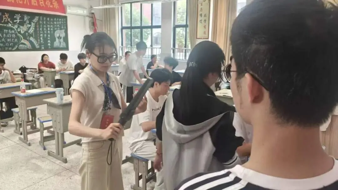 全真模拟砺锋芒 凝心聚力战高考--贞白中学举行2026届高三高考适应性 第7张 全真模拟砺锋芒 凝心聚力战高考--贞白中学举行2026届高三高考适应性 第7张