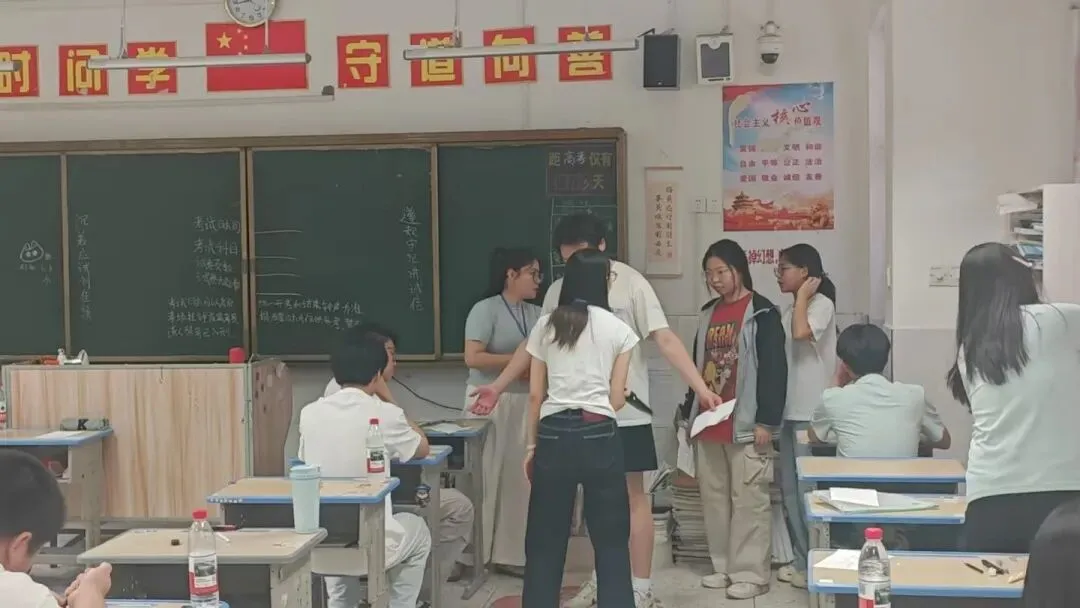 全真模拟砺锋芒 凝心聚力战高考--贞白中学举行2026届高三高考适应性 第8张 全真模拟砺锋芒 凝心聚力战高考--贞白中学举行2026届高三高考适应性 第8张