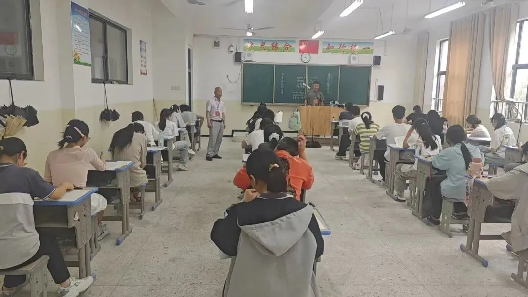 全真模拟砺锋芒 凝心聚力战高考--贞白中学举行2026届高三高考适应性 第11张 全真模拟砺锋芒 凝心聚力战高考--贞白中学举行2026届高三高考适应性 第11张