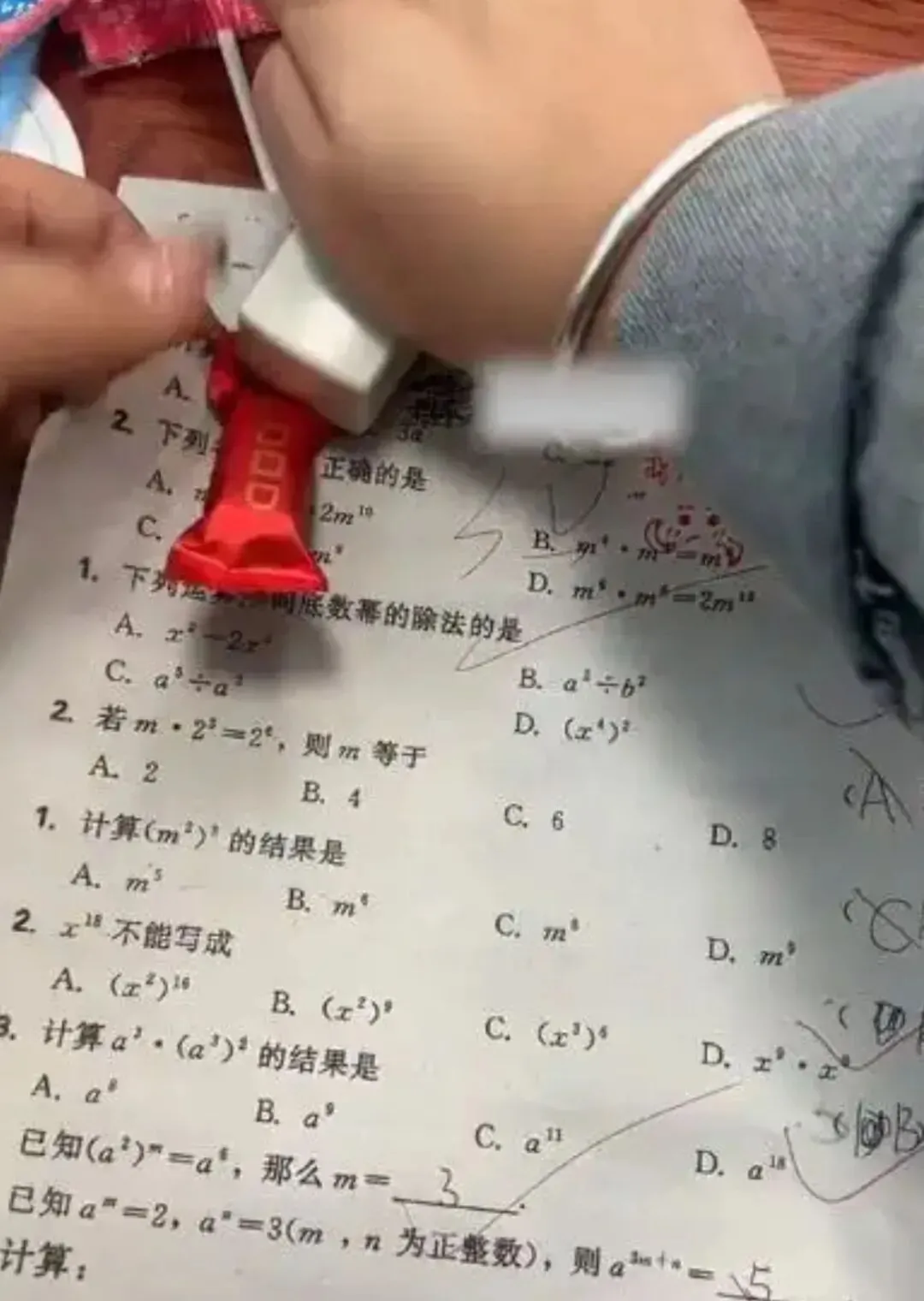 不要自我感动!老师在试卷上装订小零食,被网友评论吓坏了:都是教训 第7张