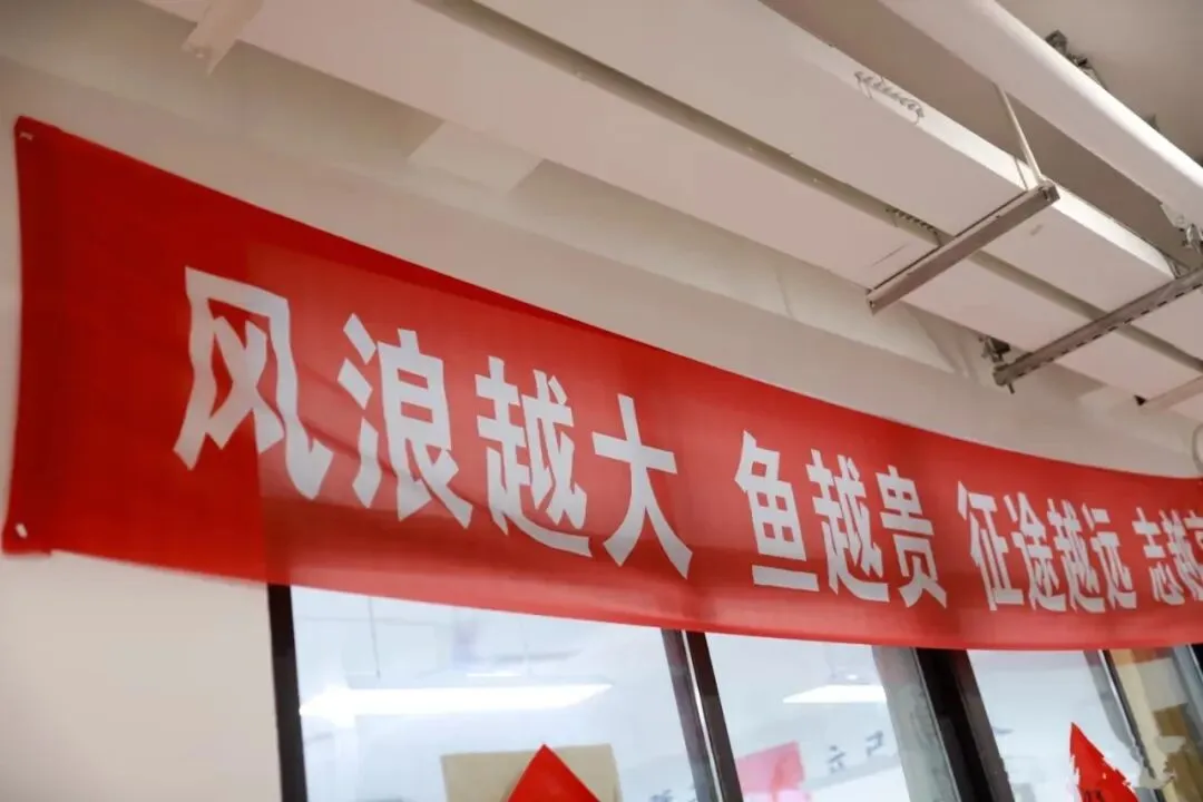 太抽象……教室里的中考横幅能有多有梗? 第3张 太抽象……教室里的中考横幅能有多有梗? 第3张