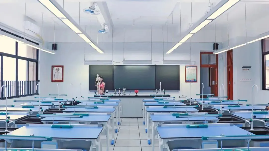 中考志愿不纠结|两次公费机遇+分层学费优惠+高考成绩实力领跑 第34张 中考志愿不纠结|两次公费机遇+分层学费优惠+高考成绩实力领跑 第34张