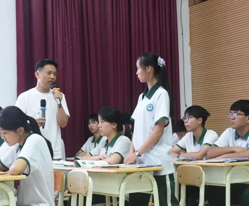 深耕教材促教学,聚力研讨备中考——全市初中化学教研活动在钦州三中圆满落幕 第8张 深耕教材促教学,聚力研讨备中考——全市初中化学教研活动在钦州三中圆满落幕 第8张