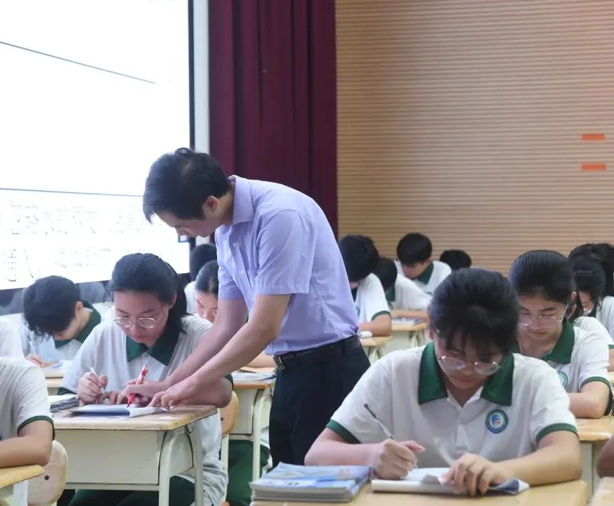 深耕教材促教学,聚力研讨备中考——全市初中化学教研活动在钦州三中圆满落幕 第10张 深耕教材促教学,聚力研讨备中考——全市初中化学教研活动在钦州三中圆满落幕 第10张