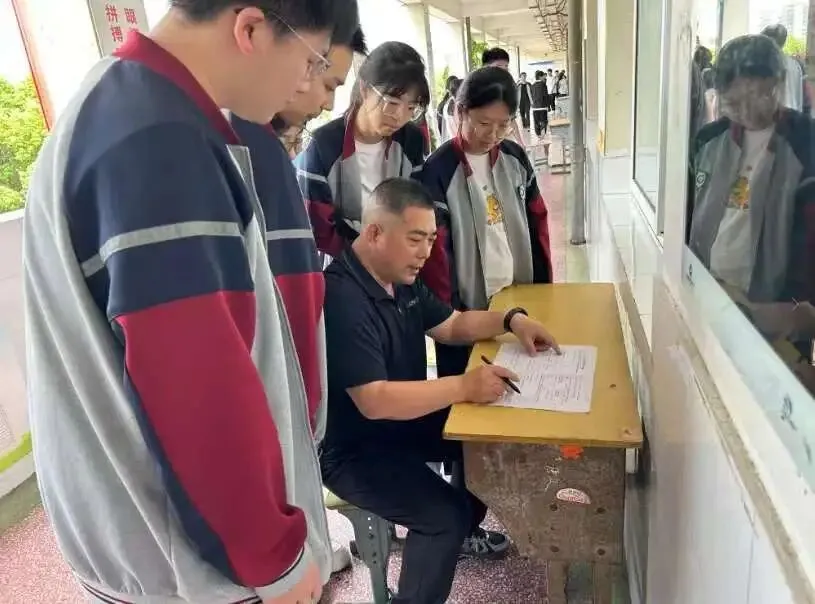 刷爆朋友圈的高三数学试卷,背后藏着思政教育的鲜活一课 第8张