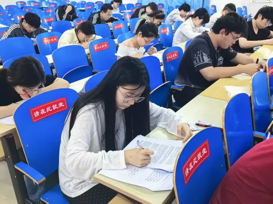 以模考促备考,以实战提素养——我院顺利开展英语四级模拟考试 第8张 以模考促备考,以实战提素养——我院顺利开展英语四级模拟考试 第8张