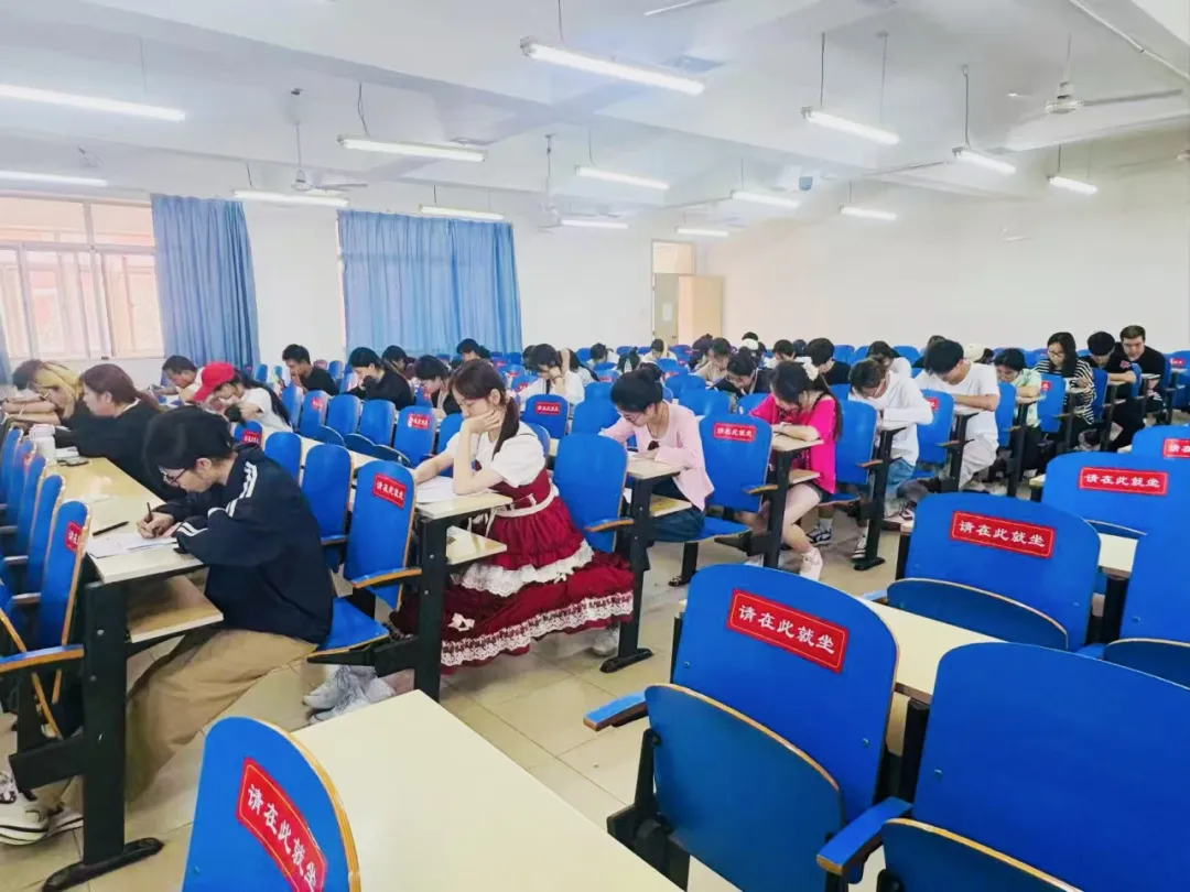 以模考促备考,以实战提素养——我院顺利开展英语四级模拟考试 第9张 以模考促备考,以实战提素养——我院顺利开展英语四级模拟考试 第9张