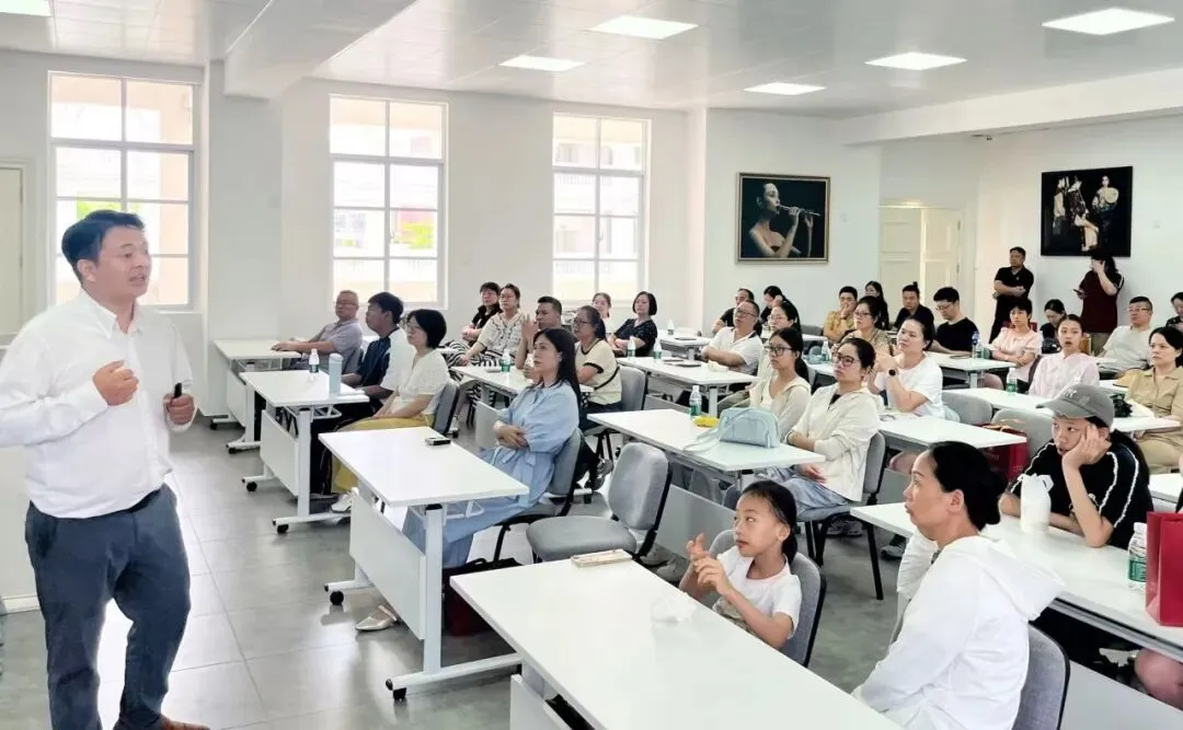 中考临近,慧眼父母入校探微——汲取底蕴与成长之力 第10张 中考临近,慧眼父母入校探微——汲取底蕴与成长之力 第10张