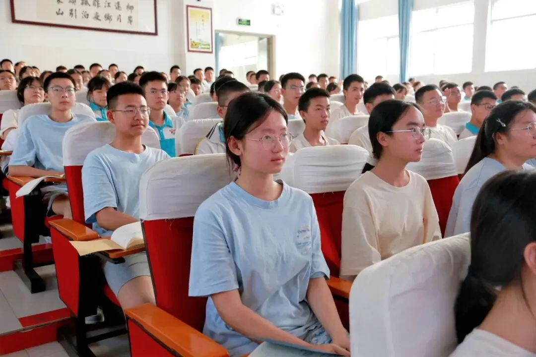 积极备考,自信迎考——育英中考心理减压与激励讲座圆满举行 第21张
