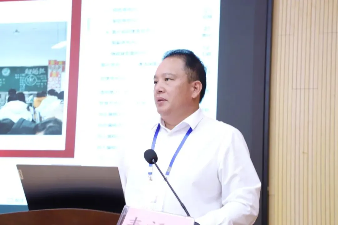 聚焦课堂改革,共研中考备考——全市初中课堂教学改革展示暨备考研讨会在钦州市高新区实验学校圆满举行 第5张 聚焦课堂改革,共研中考备考——全市初中课堂教学改革展示暨备考研讨会在钦州市高新区实验学校圆满举行 第5张
