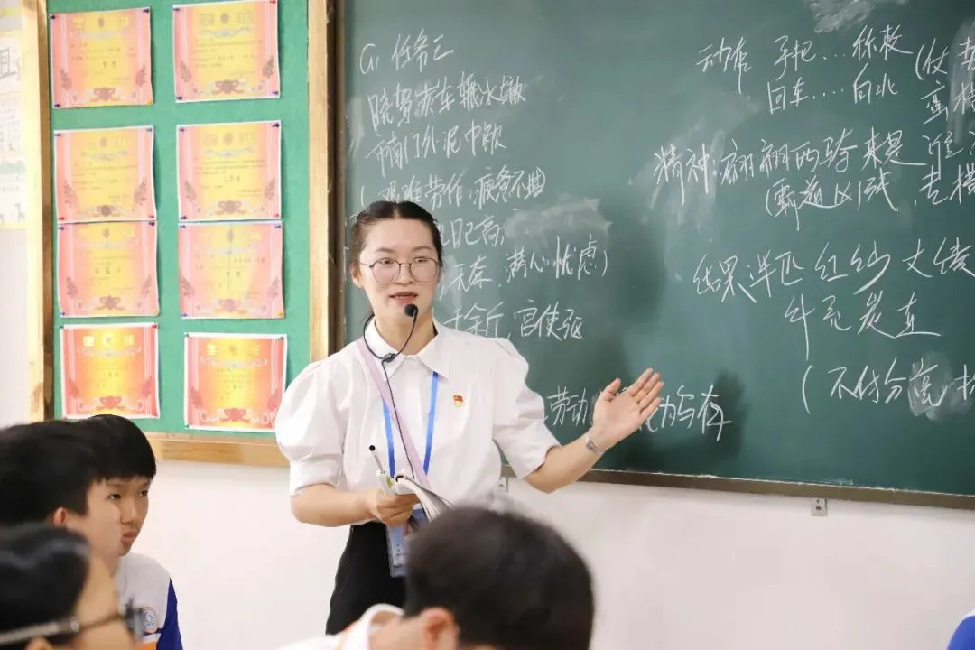 聚焦课堂改革,共研中考备考——全市初中课堂教学改革展示暨备考研讨会在钦州市高新区实验学校圆满举行 第12张 聚焦课堂改革,共研中考备考——全市初中课堂教学改革展示暨备考研讨会在钦州市高新区实验学校圆满举行 第12张