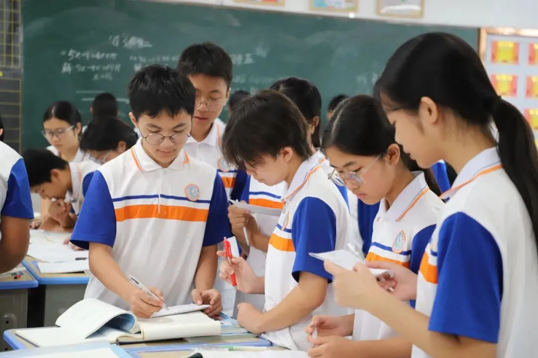 聚焦课堂改革,共研中考备考——全市初中课堂教学改革展示暨备考研讨会在钦州市高新区实验学校圆满举行 第24张 聚焦课堂改革,共研中考备考——全市初中课堂教学改革展示暨备考研讨会在钦州市高新区实验学校圆满举行 第24张