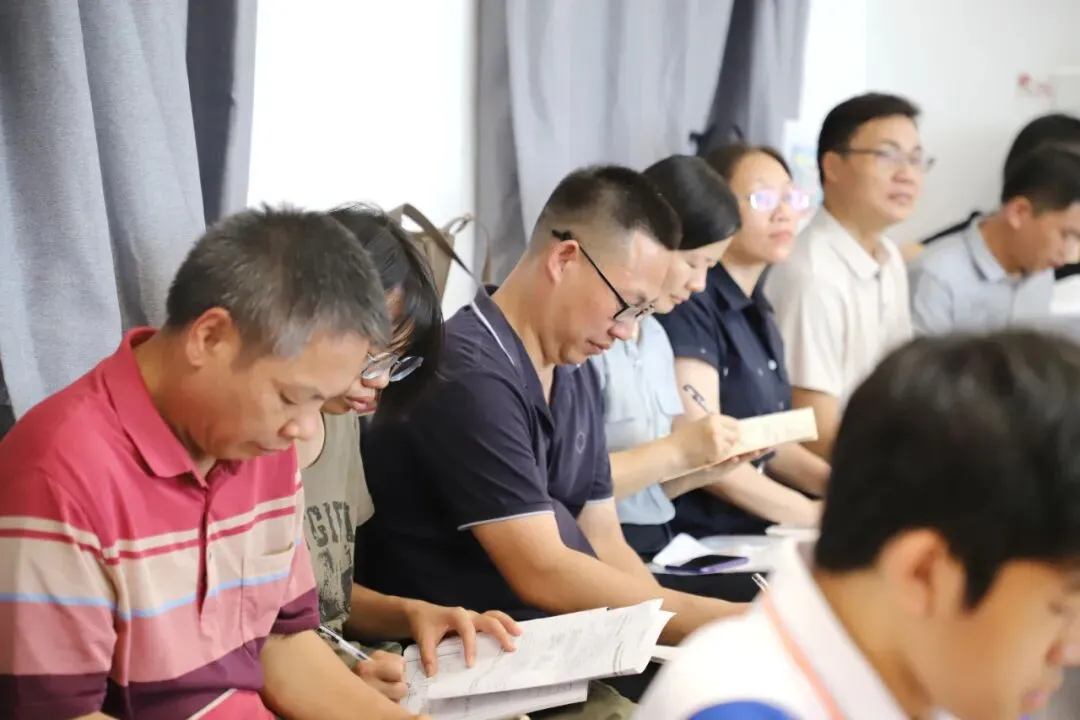 聚焦课堂改革,共研中考备考——全市初中课堂教学改革展示暨备考研讨会在钦州市高新区实验学校圆满举行 第27张 聚焦课堂改革,共研中考备考——全市初中课堂教学改革展示暨备考研讨会在钦州市高新区实验学校圆满举行 第27张