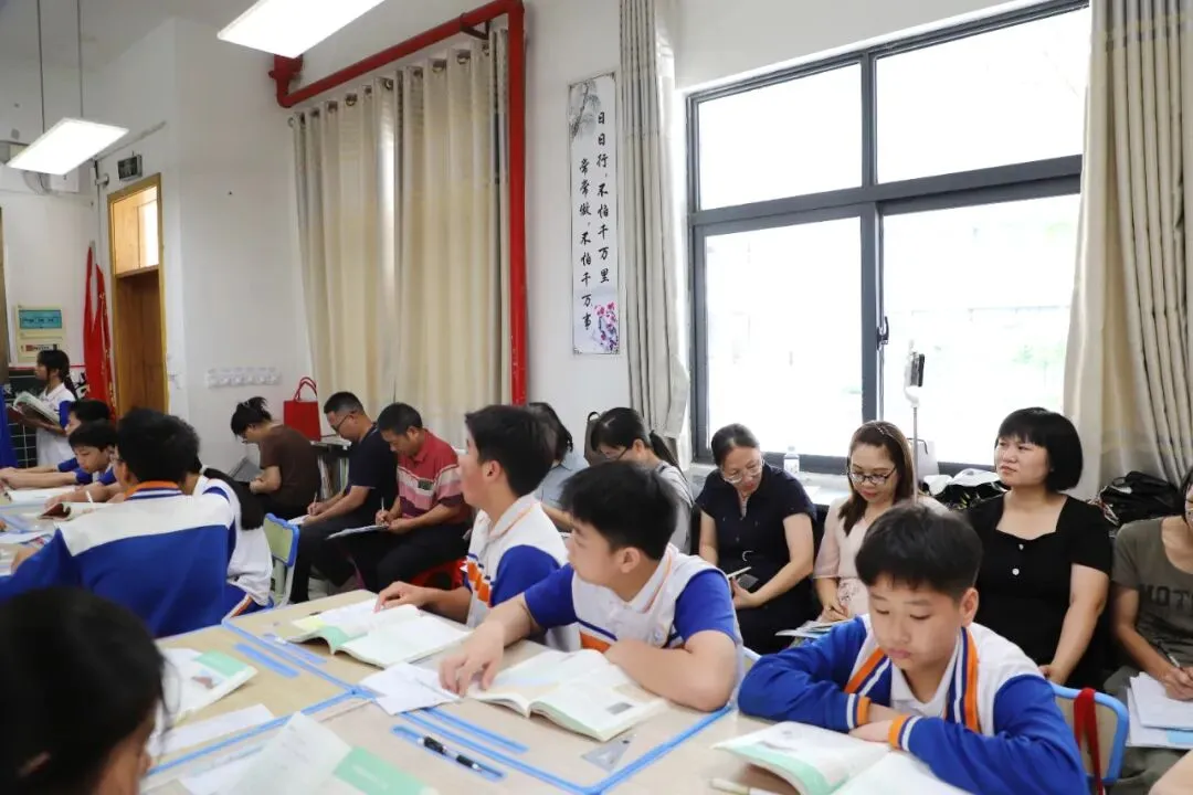 聚焦课堂改革,共研中考备考——全市初中课堂教学改革展示暨备考研讨会在钦州市高新区实验学校圆满举行 第29张 聚焦课堂改革,共研中考备考——全市初中课堂教学改革展示暨备考研讨会在钦州市高新区实验学校圆满举行 第29张