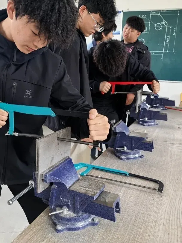 中考是分水岭,但不是终局!选择河北渤海技工学校,技能让未来更宽广 第19张 中考是分水岭,但不是终局!选择河北渤海技工学校,技能让未来更宽广 第19张