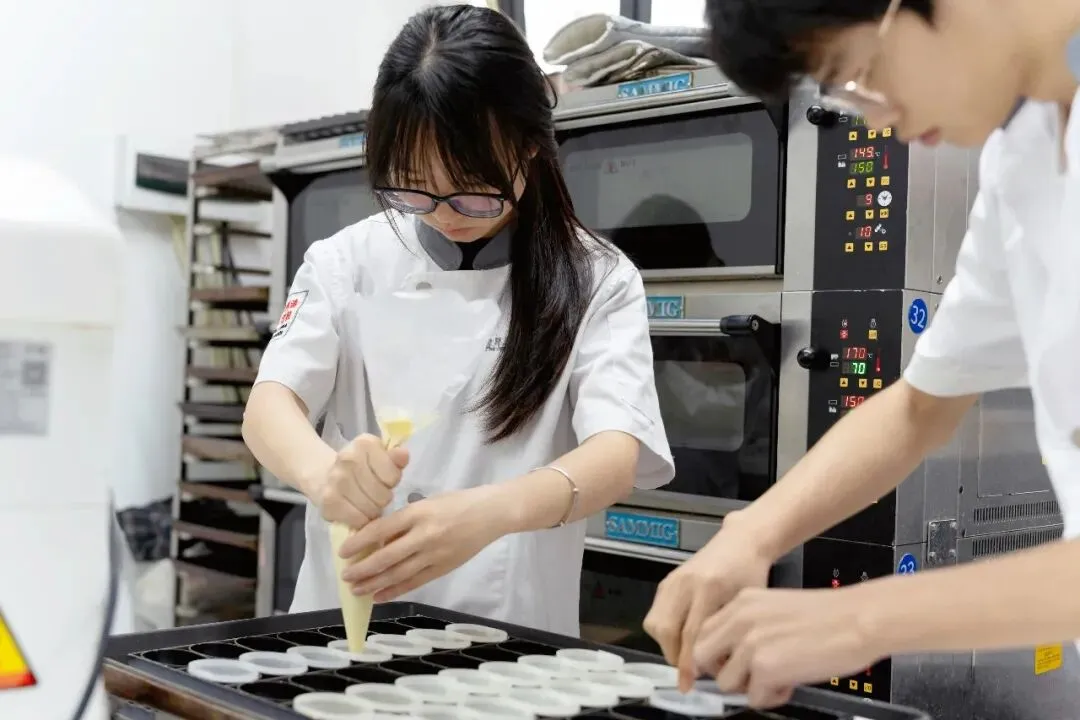 中考、高考失利怎么办?读职校学西点,技能 + 学历双丰收! 第14张