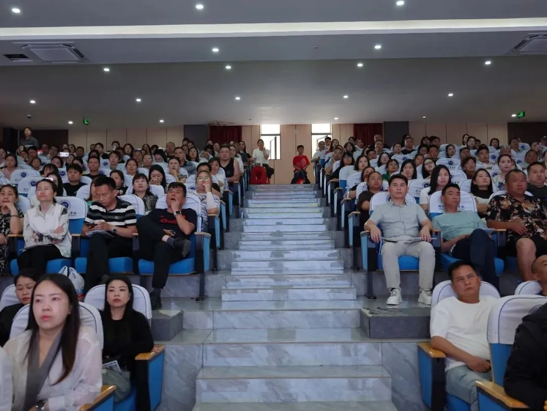 同心共育凌云志 家校协力赢中考|铜仁市宏雅实验中学九年级中考冲刺专题家长会圆满举行 第5张