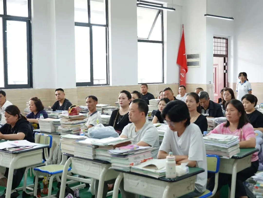 同心共育凌云志 家校协力赢中考|铜仁市宏雅实验中学九年级中考冲刺专题家长会圆满举行 第15张