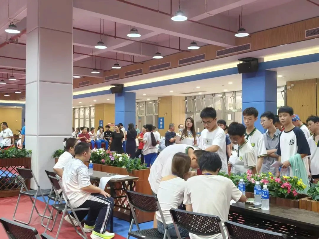 中考护航 先锋同行 | 这群青年志愿者,超燃!-第13张图片-四季读书网 中考护航 先锋同行 | 这群青年志愿者,超燃!-第13张图片-四季读书网