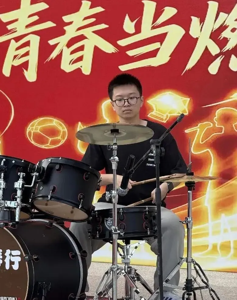 冲刺中考,青春当燃!——直击九年级激励大会高燃现场-第1张图片-四季读书网