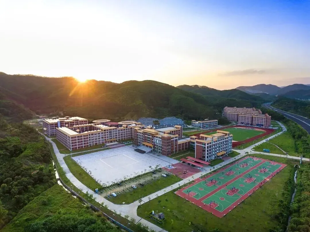 中考免填志愿,直接录取:惠州市华磐职业技术学校-第1张图片-四季读书网 中考免填志愿,直接录取:惠州市华磐职业技术学校-第1张图片-四季读书网
