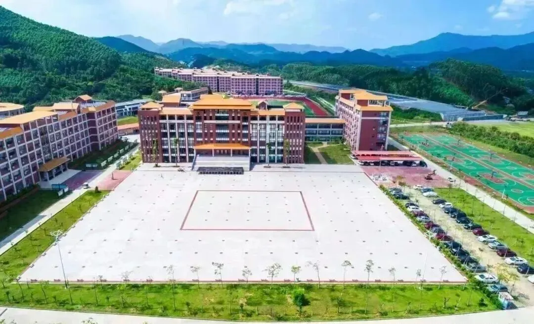 中考免填志愿,直接录取:惠州市华磐职业技术学校-第33张图片-四季读书网 中考免填志愿,直接录取:惠州市华磐职业技术学校-第33张图片-四季读书网