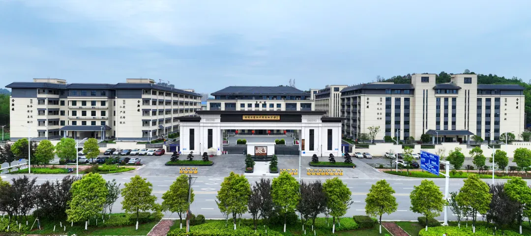 2026中考志愿填报指南-第1张图片-四季读书网 2026中考志愿填报指南-第1张图片-四季读书网