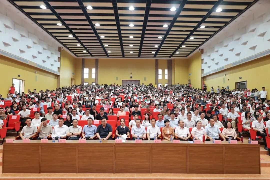陆丰市2026中考志愿填报专场咨询会,在龙山中学圆满举办!-第3张图片-四季读书网