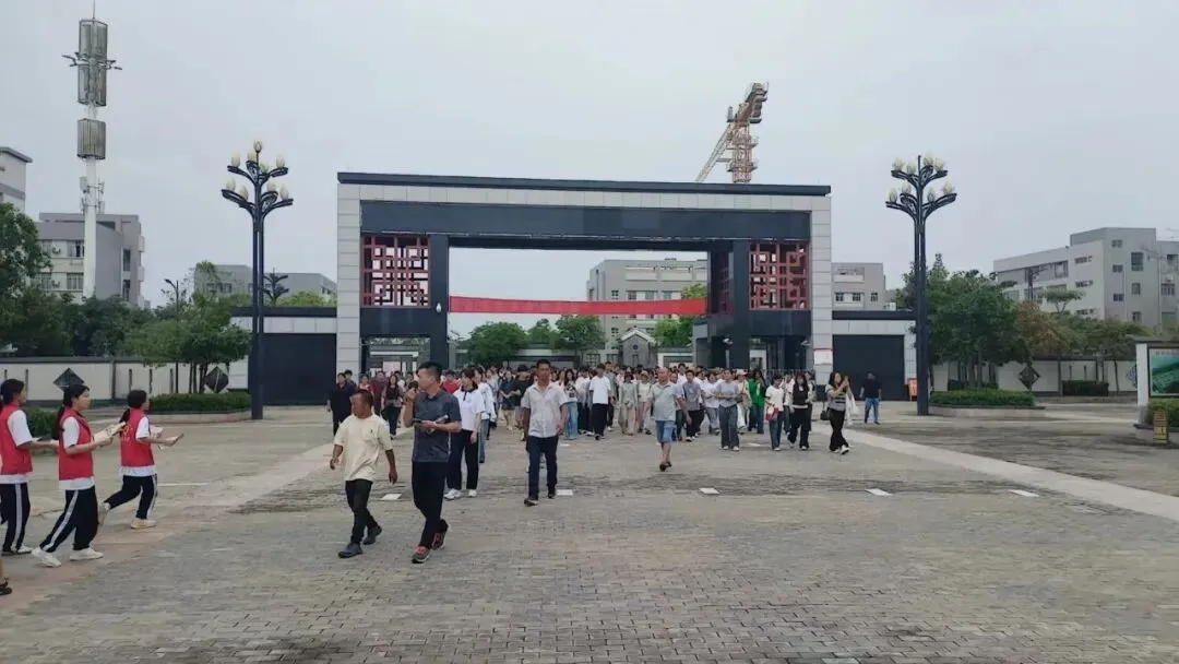 陆丰市2026中考志愿填报专场咨询会,在龙山中学圆满举办!-第10张图片-四季读书网