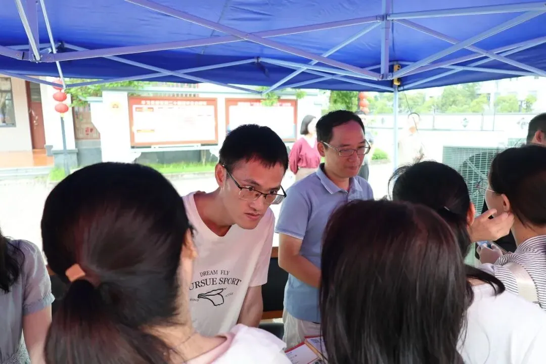 陆丰市2026中考志愿填报专场咨询会,在龙山中学圆满举办!-第14张图片-四季读书网