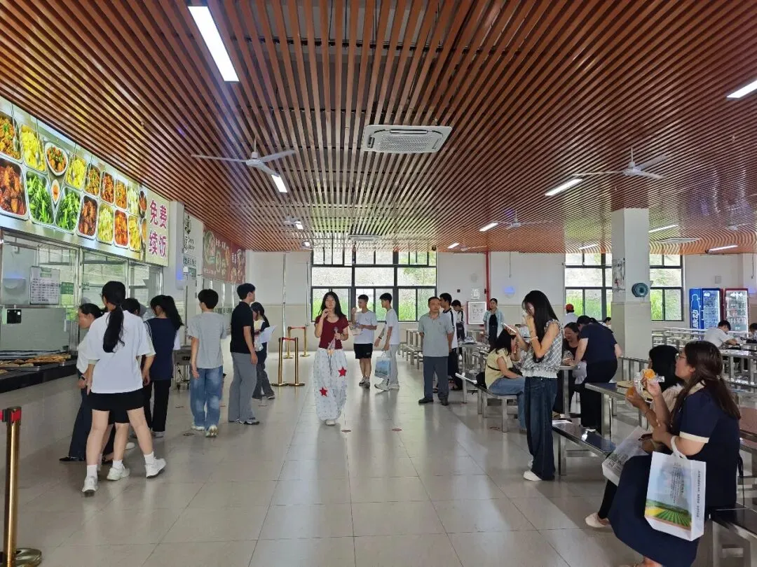 陆丰市2026中考志愿填报专场咨询会,在龙山中学圆满举办!-第17张图片-四季读书网