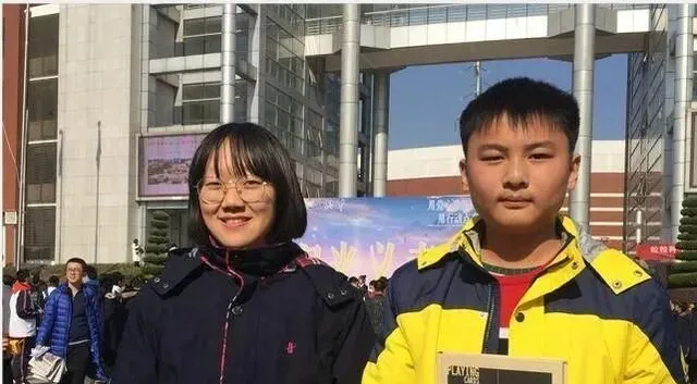 湖北高分学霸试卷,字迹端如打印,老师称其卷面应加分!-第3张图片-四季读书网