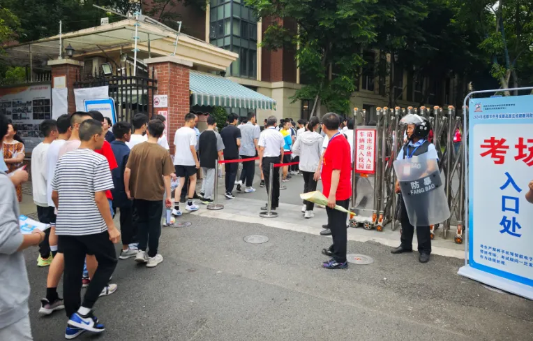 提醒!2026成都中考看考场,这7个细节很关键(特别是最后一点!)-第1张图片-四季读书网 提醒!2026成都中考看考场,这7个细节很关键(特别是最后一点!)-第1张图片-四季读书网