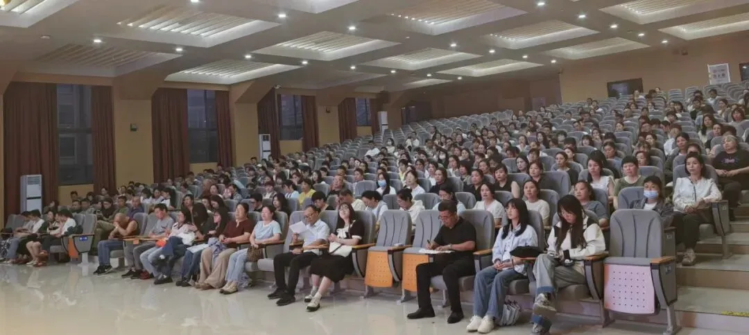 凝心聚力助追梦 携手同行迎中考——我校顺利召开九年级毕业班专题家长会-第18张图片-四季读书网