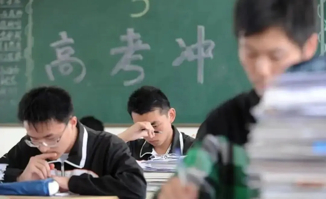 高三三次模考真相:你以为终点,结果只是起点?青春这场仗,到底谁赢了-第3张图片-四季读书网