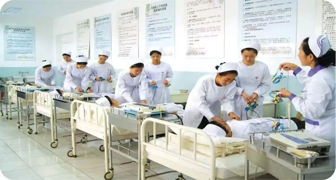 中考失利别瞎选!职高、技校、中专深度解析|医护中专,低分家庭的优质破局之路-第3张图片-四季读书网