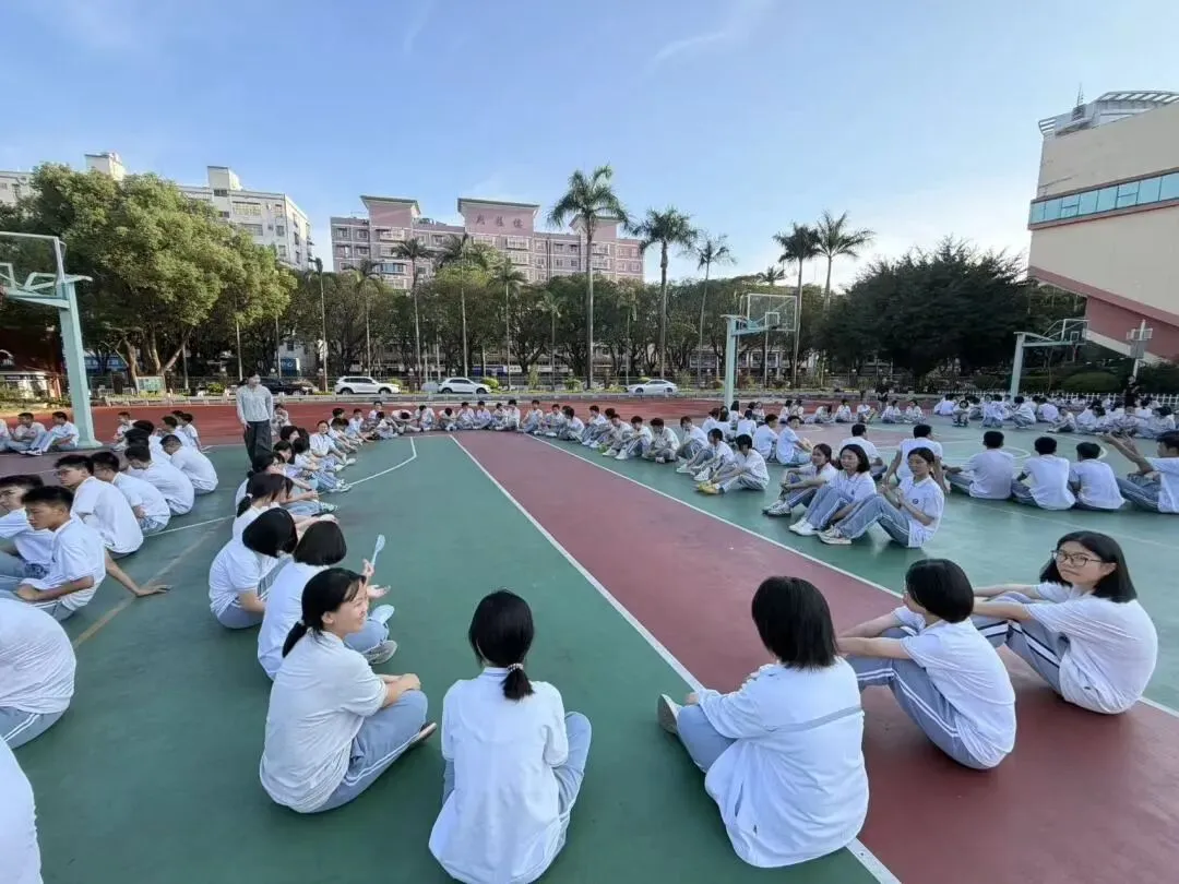 减压赋能,向阳生长——漳州一中芝山校区中考心理减压团辅活动圆满举行-第10张图片-四季读书网