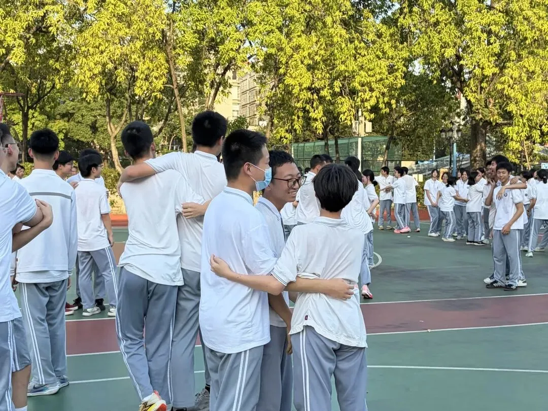 减压赋能,向阳生长——漳州一中芝山校区中考心理减压团辅活动圆满举行-第16张图片-四季读书网