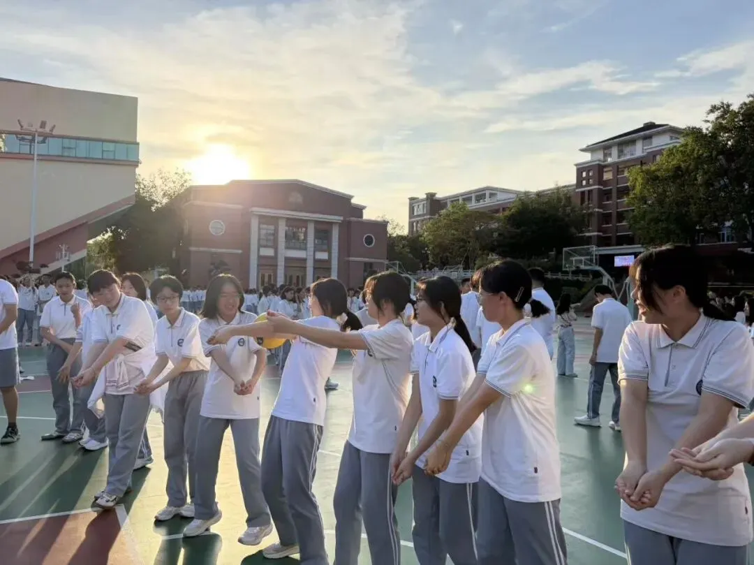 减压赋能,向阳生长——漳州一中芝山校区中考心理减压团辅活动圆满举行-第22张图片-四季读书网