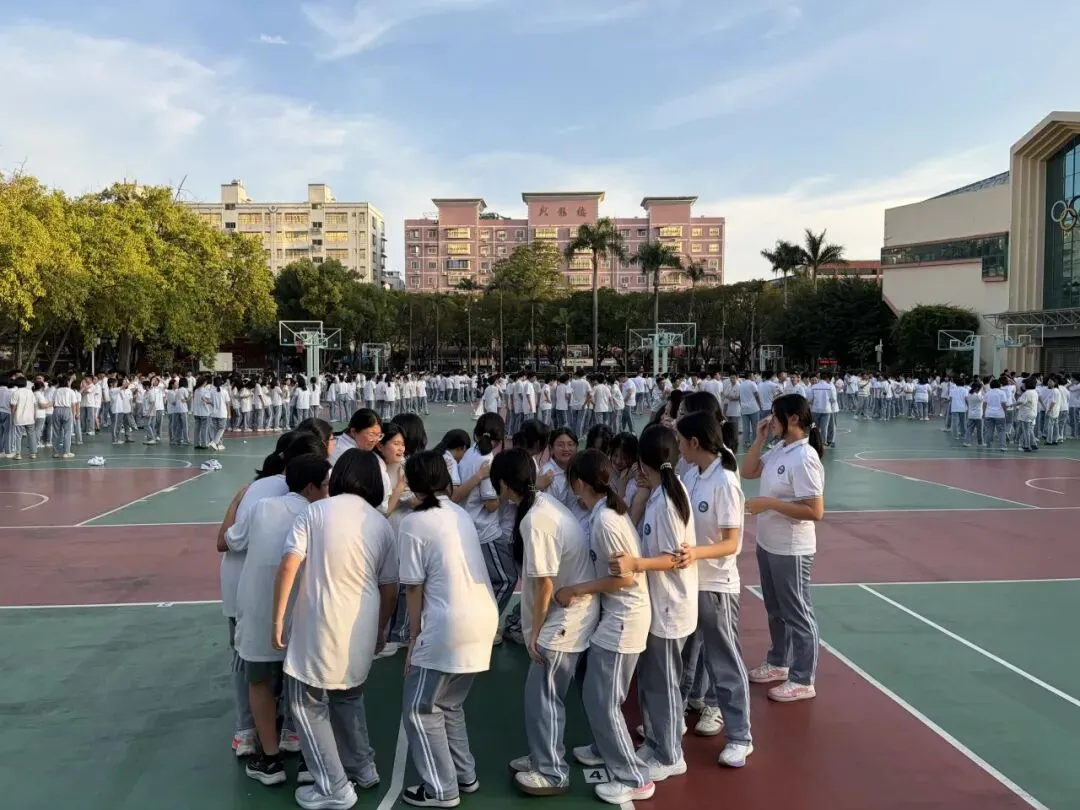减压赋能,向阳生长——漳州一中芝山校区中考心理减压团辅活动圆满举行-第26张图片-四季读书网
