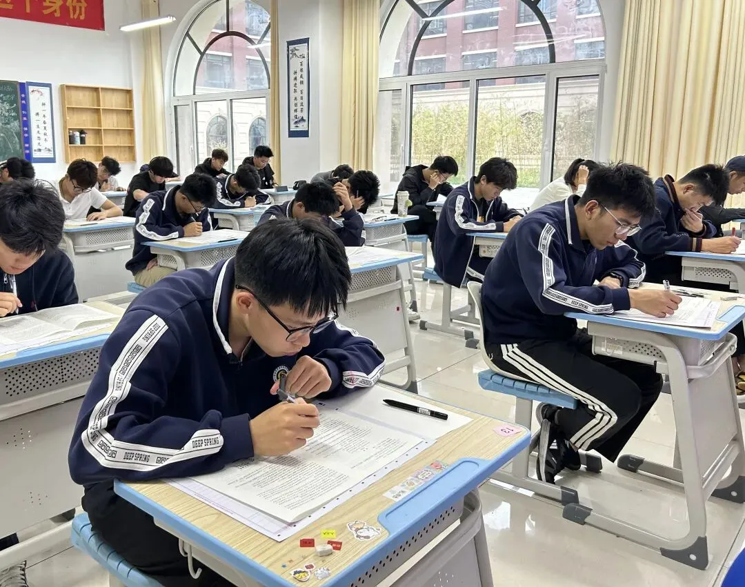 【复读部】全真模考砺锋芒,实战姿态赴征程|复读部五月模拟考试纪实-第2张图片-四季读书网