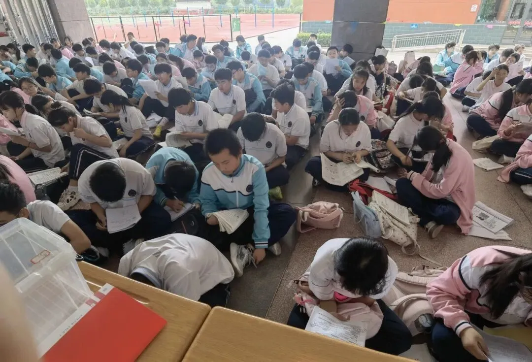 中考倒计时12天|胸藏山河志 提笔赴前程——2023级12班风采展示-第30张图片-四季读书网 中考倒计时12天|胸藏山河志 提笔赴前程——2023级12班风采展示-第30张图片-四季读书网