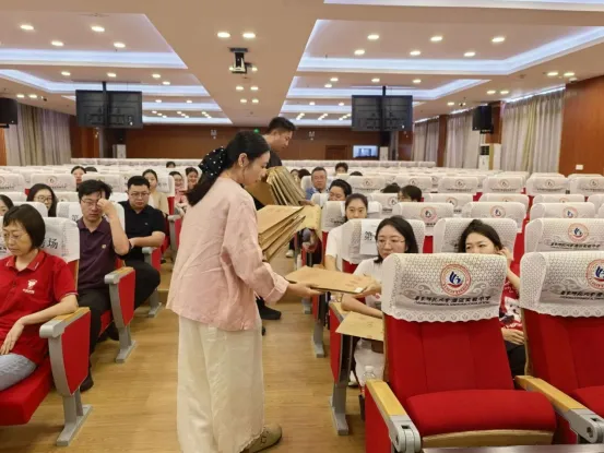 【学在澄迈·华迈考点演练】全真模拟迎高考 实战演练零差错——华东师范大学澄迈实验中学2026届高考仿真纪实-第11张图片-四季读书网 【学在澄迈·华迈考点演练】全真模拟迎高考 实战演练零差错——华东师范大学澄迈实验中学2026届高考仿真纪实-第11张图片-四季读书网