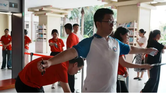 【学在澄迈·华迈考点演练】全真模拟迎高考 实战演练零差错——华东师范大学澄迈实验中学2026届高考仿真纪实-第12张图片-四季读书网 【学在澄迈·华迈考点演练】全真模拟迎高考 实战演练零差错——华东师范大学澄迈实验中学2026届高考仿真纪实-第12张图片-四季读书网