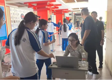 【学在澄迈·华迈考点演练】全真模拟迎高考 实战演练零差错——华东师范大学澄迈实验中学2026届高考仿真纪实-第15张图片-四季读书网 【学在澄迈·华迈考点演练】全真模拟迎高考 实战演练零差错——华东师范大学澄迈实验中学2026届高考仿真纪实-第15张图片-四季读书网